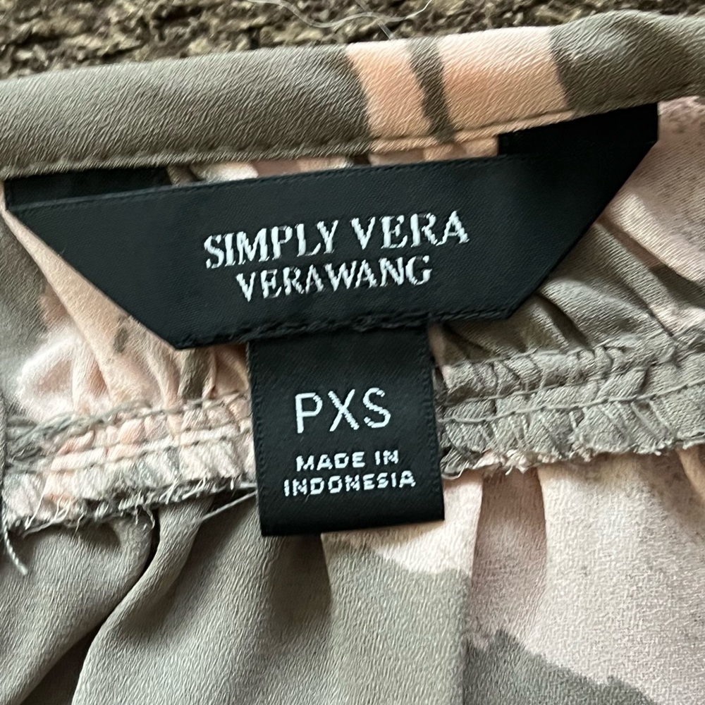 NWT! Women’s Simply Vera Wang Sleeveless Blouse - Picture 4 of 5